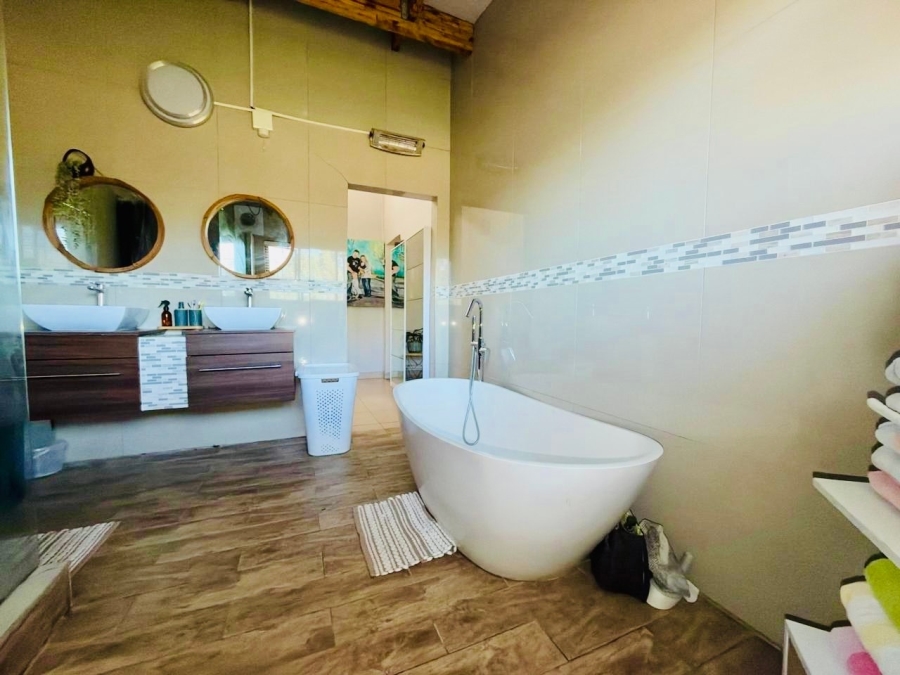 4 Bedroom Property for Sale in Roodewal Free State